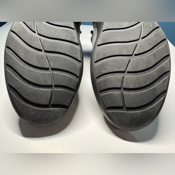 Clarks Women’s Sz 7.5 M Kayleigh Mid Ankle Boot Side Zip Gray Suede Shoes - Picture 10 of 10